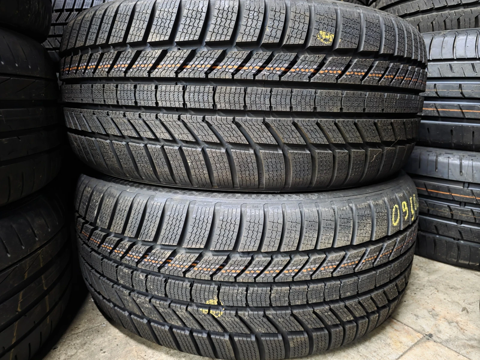 Гуми Зимни 245/45R18, снимка 4 - Гуми и джанти - 55497176