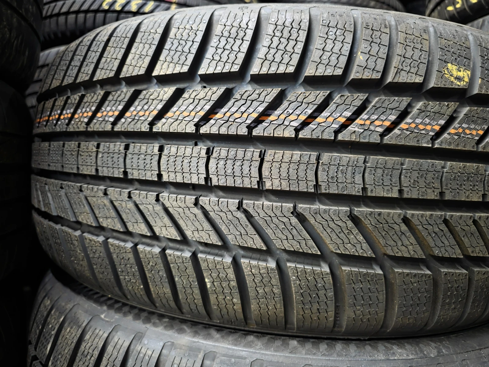 Гуми Зимни 245/45R18