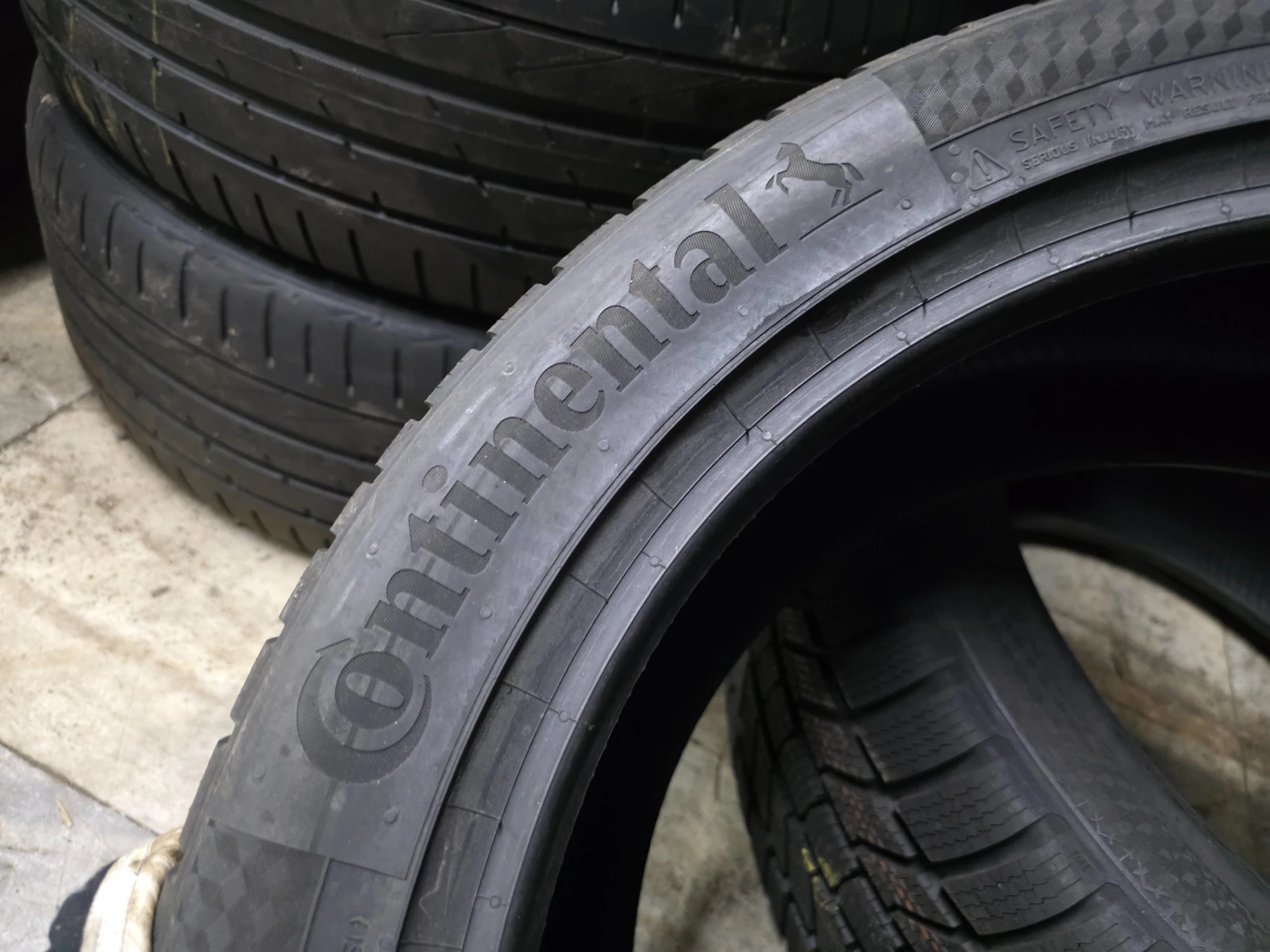 Гуми Зимни 245/45R18, снимка 6 - Гуми и джанти - 55497176
