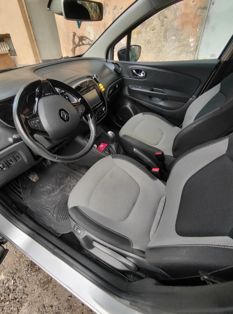 Renault Captur, снимка 7 - Автомобили и джипове - 48360203