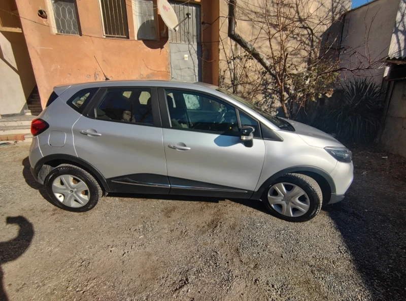 Renault Captur, снимка 9 - Автомобили и джипове - 48360203