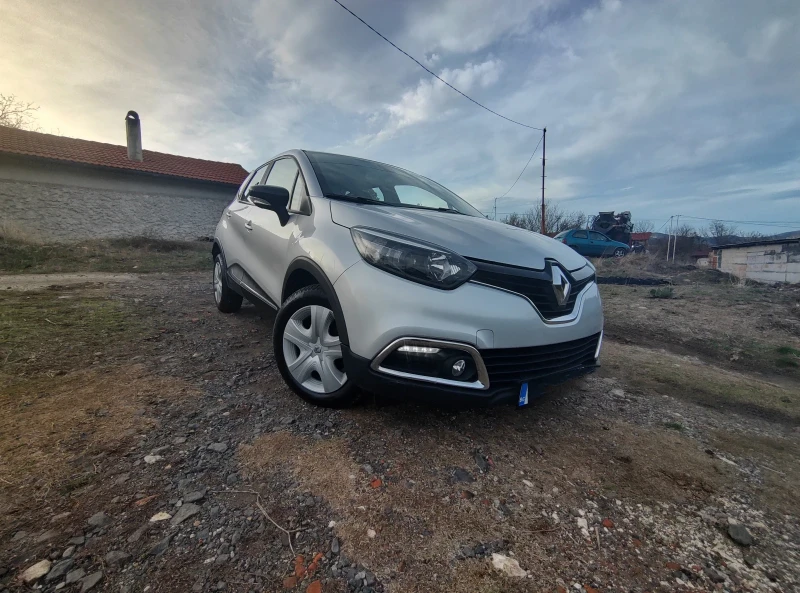 Renault Captur, снимка 1 - Автомобили и джипове - 48360203