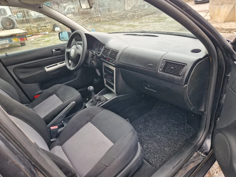 VW Golf 1.9TDI, 101кс, 03г, 5вр.Италия, снимка 9 - Автомобили и джипове - 48947984