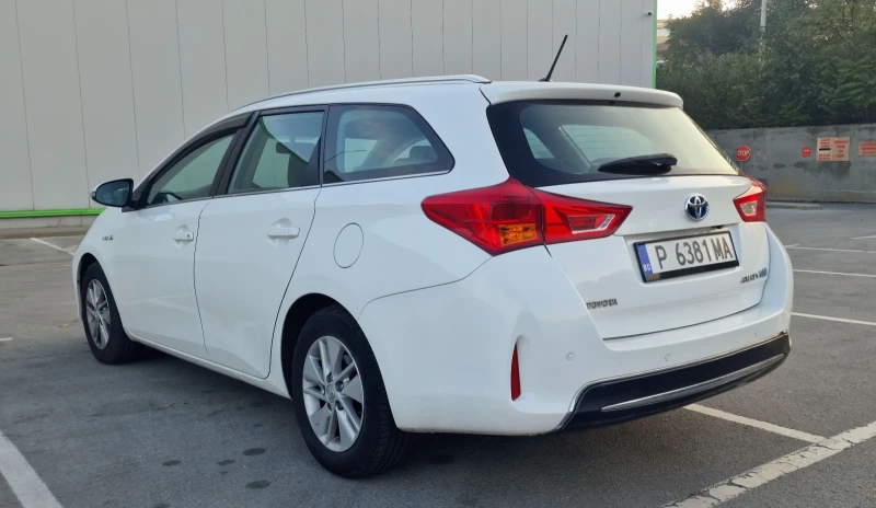 Toyota Auris 1.8 Hybrid , снимка 6 - Автомобили и джипове - 52459843