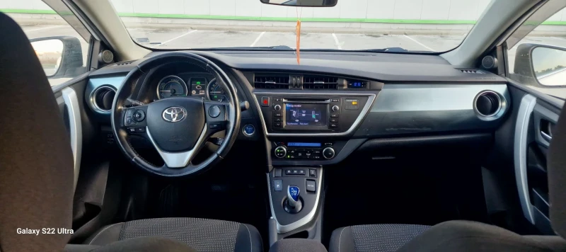 Toyota Auris 1.8 Hybrid , снимка 14 - Автомобили и джипове - 52459843