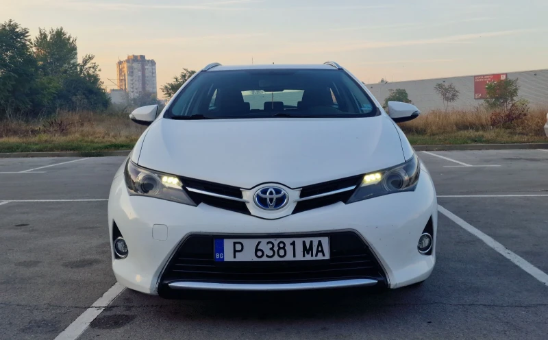 Toyota Auris 1.8 Hybrid , снимка 3 - Автомобили и джипове - 52459843
