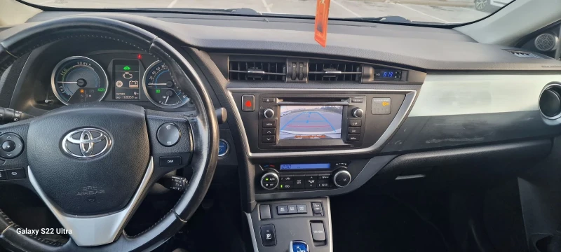 Toyota Auris 1.8 Hybrid , снимка 15 - Автомобили и джипове - 52459843