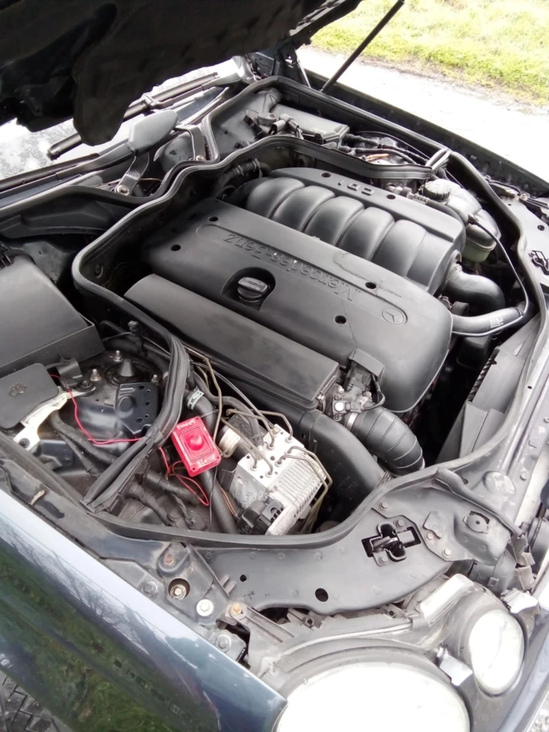 Mercedes-Benz E 270, снимка 4 - Автомобили и джипове - 53572261