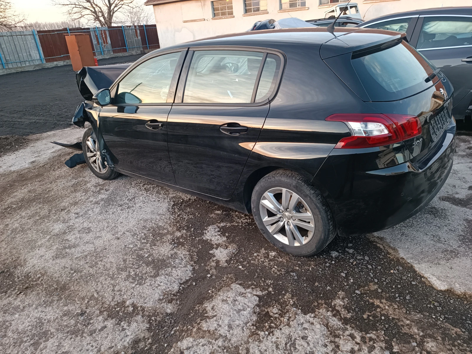 Peugeot 308 1.2 T, снимка 1