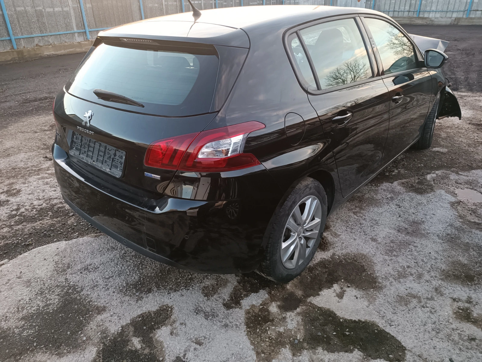 Peugeot 308 1.2 T - изображение 2