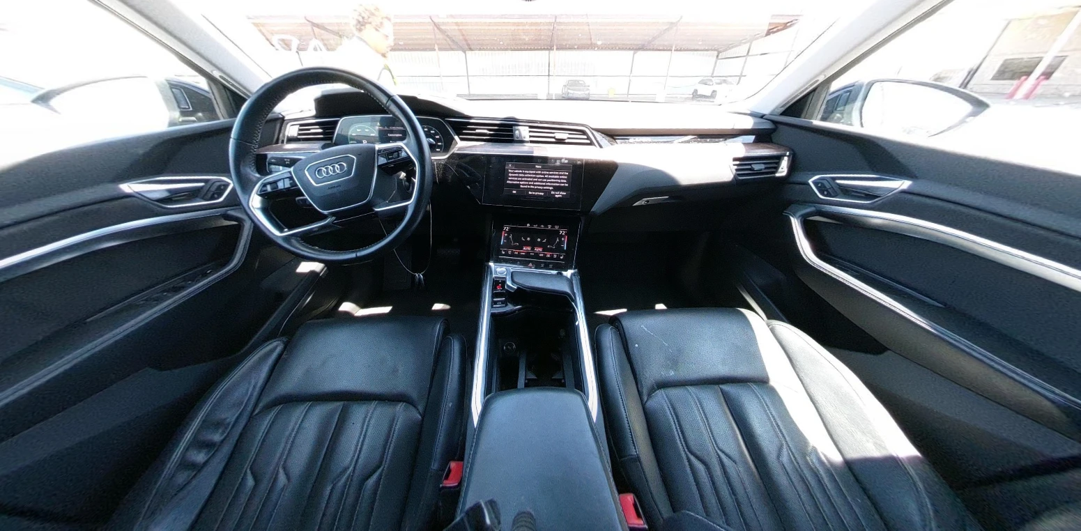 Audi E-Tron PREMIUM PLUS DIGITAL/ОБДУХВАНЕ/ПАНОРАМА - изображение 8