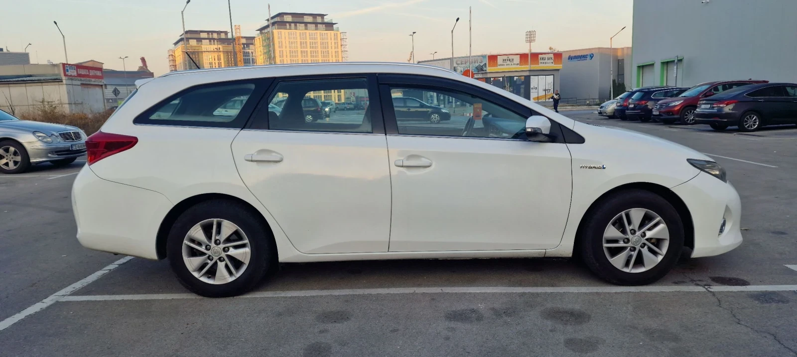 Toyota Auris 1.8 Hybrid  - изображение 7