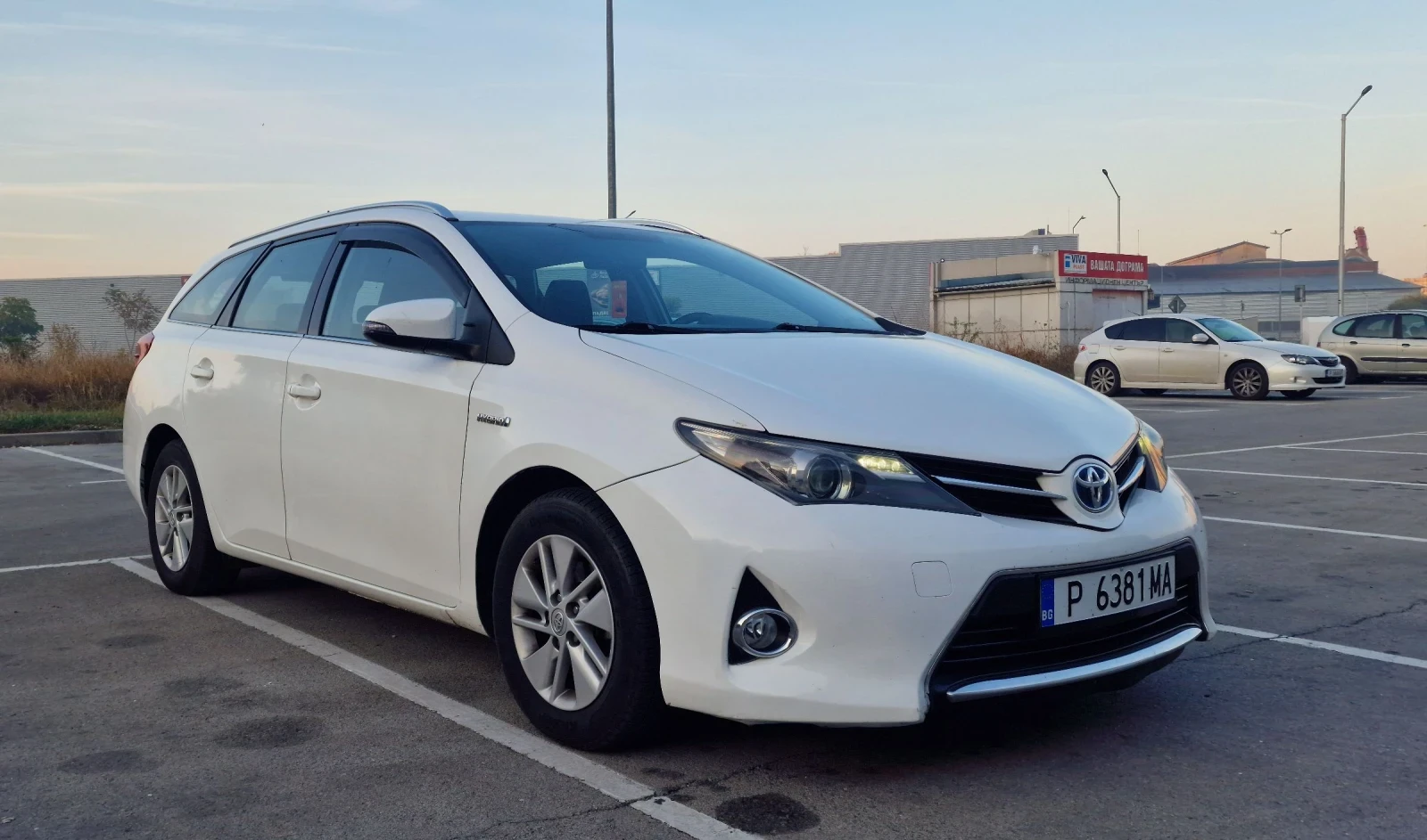 Toyota Auris 1.8 Hybrid  - изображение 2