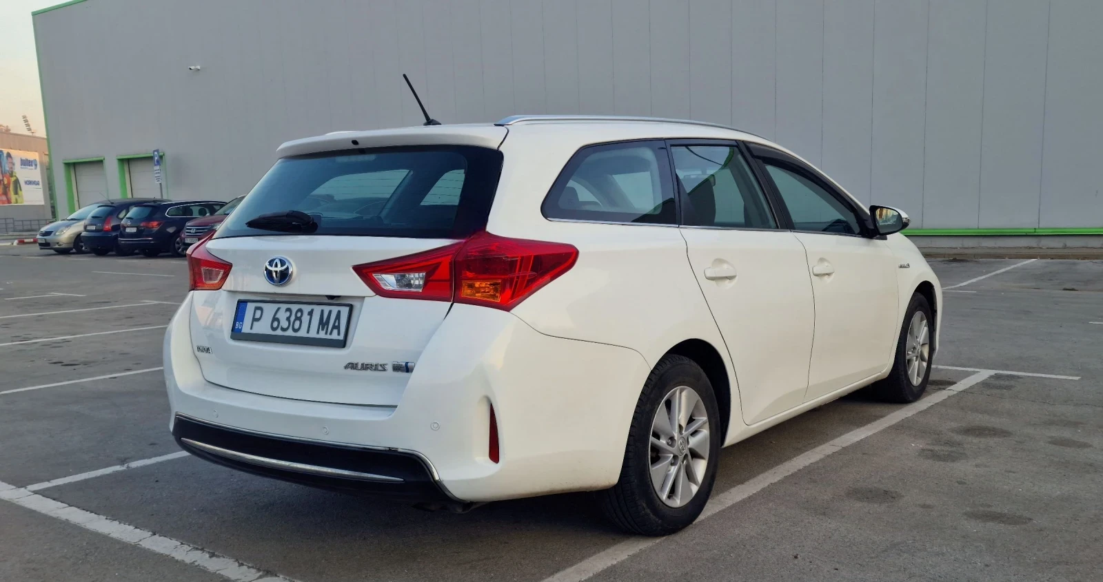 Toyota Auris 1.8 Hybrid  - изображение 5