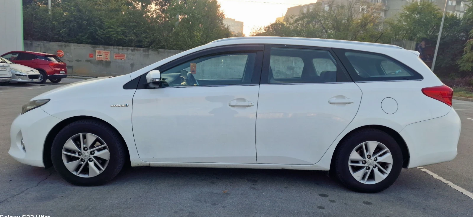 Toyota Auris 1.8 Hybrid  - изображение 8