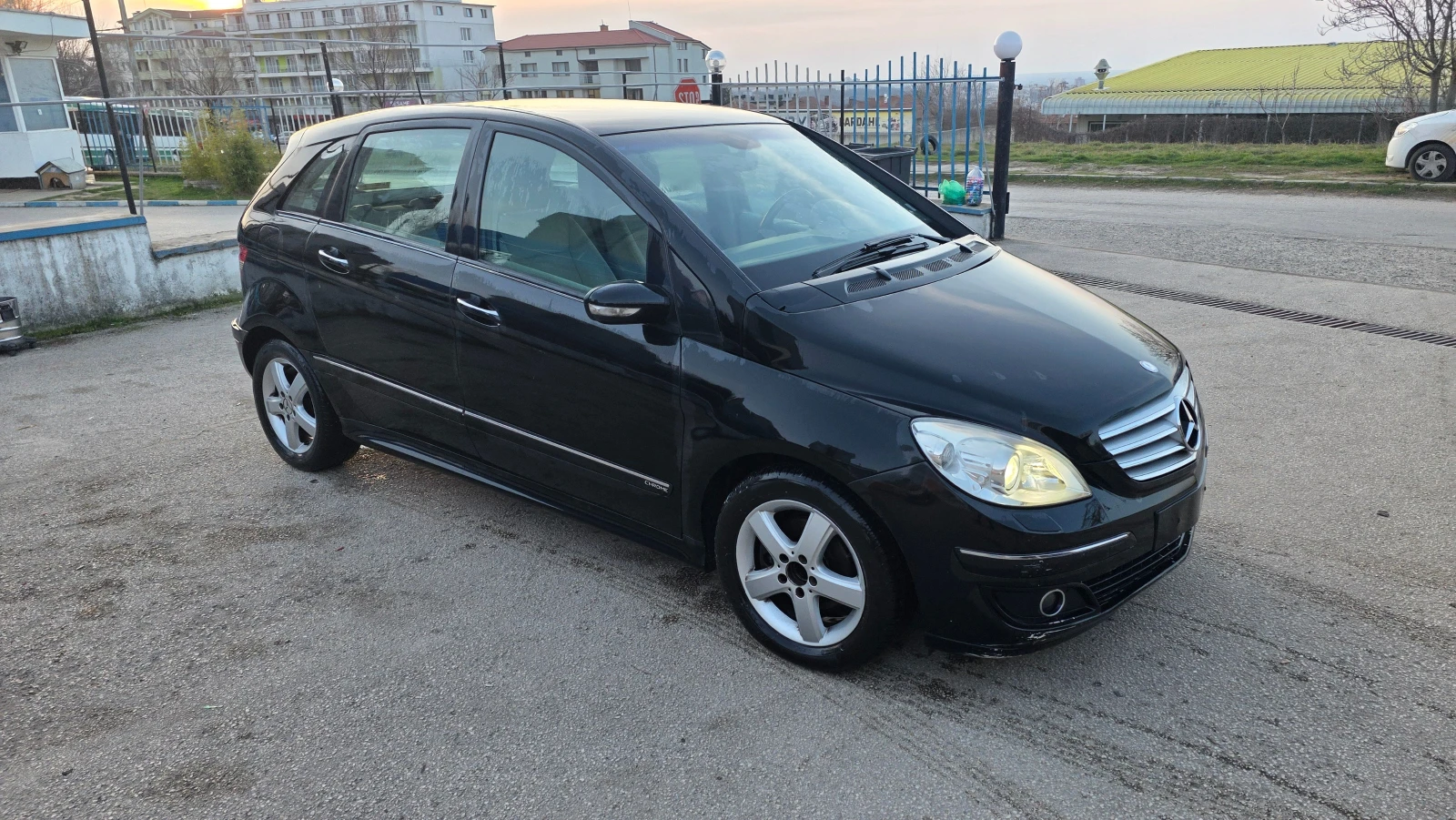 Mercedes-Benz B 200 2.0d, снимка 2 - Автомобили и джипове - 53880584