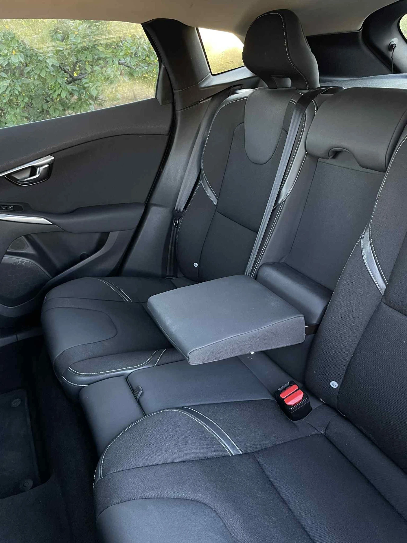Volvo V40 D2, снимка 15 - Автомобили и джипове - 54391842