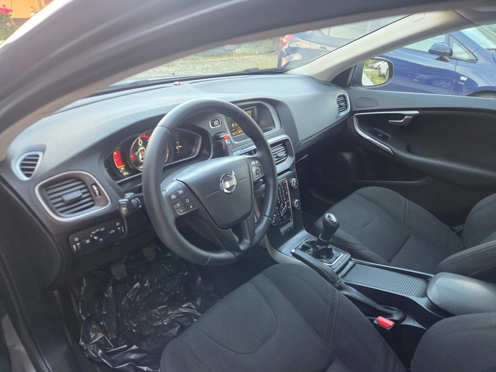 Volvo V40 1.6 DIZEL* * KAMEAR* * NAVI* * , снимка 10 - Автомобили и джипове - 54700084
