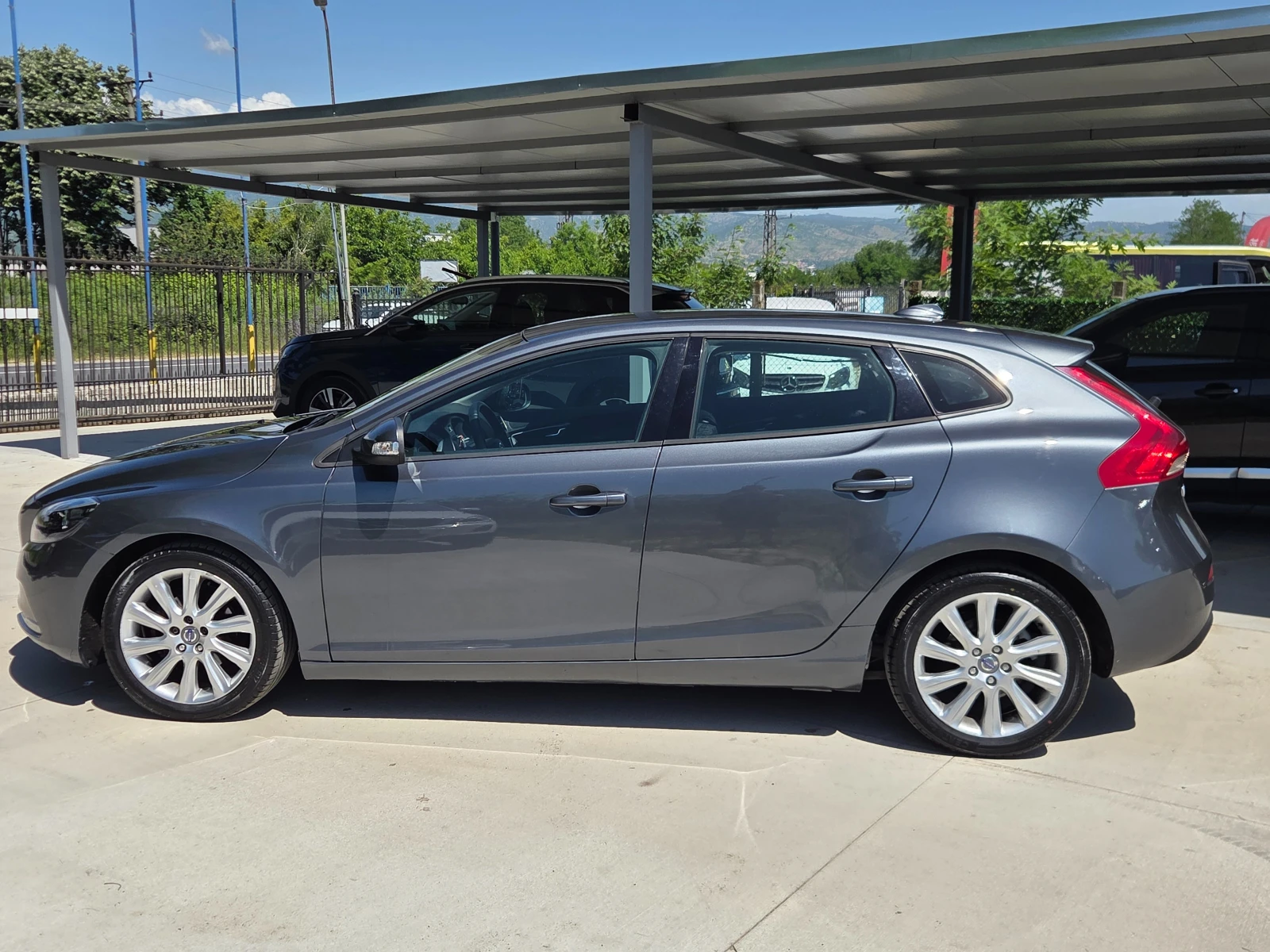 Volvo V40 1.6 DIZEL* * KAMEAR* * NAVI* * , снимка 4 - Автомобили и джипове - 54700084