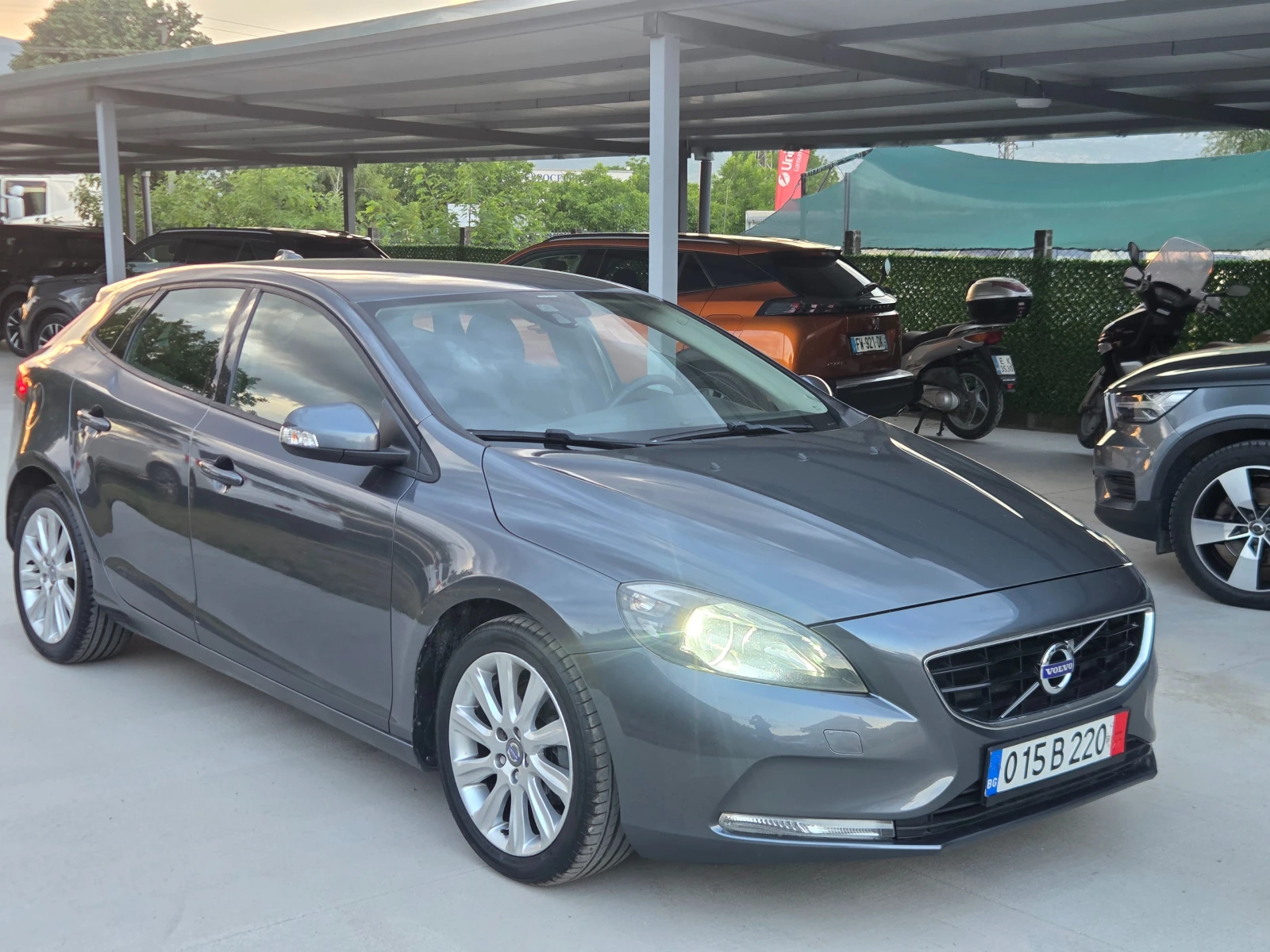 Volvo V40 1.6 DIZEL* * KAMEAR* * NAVI* * 
