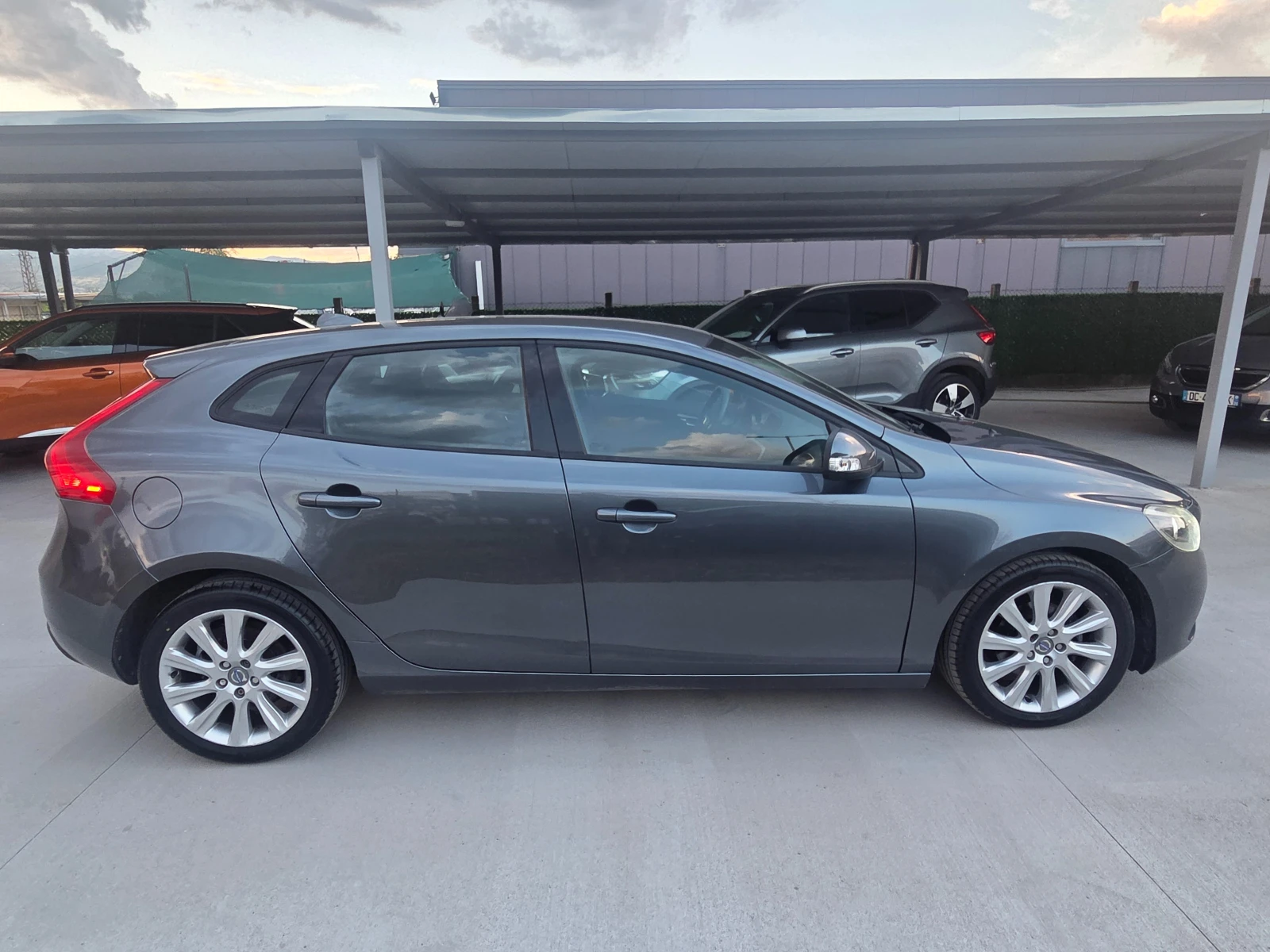 Volvo V40 1.6 DIZEL* * KAMEAR* * NAVI* * , снимка 15 - Автомобили и джипове - 54700084