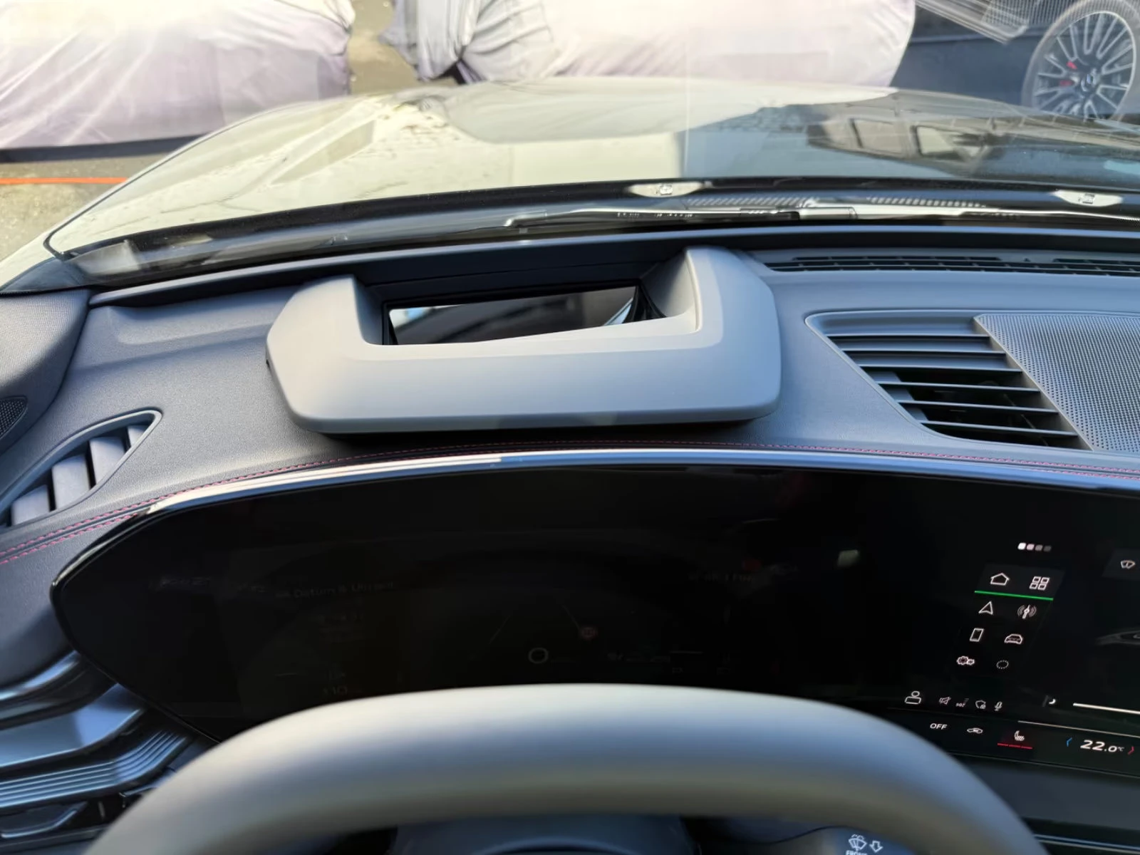 Audi A6 НОВ!2.0TDI/204HP/SLINE/360/PANO/ACC/21/462z, снимка 8 - Автомобили и джипове - 54788302