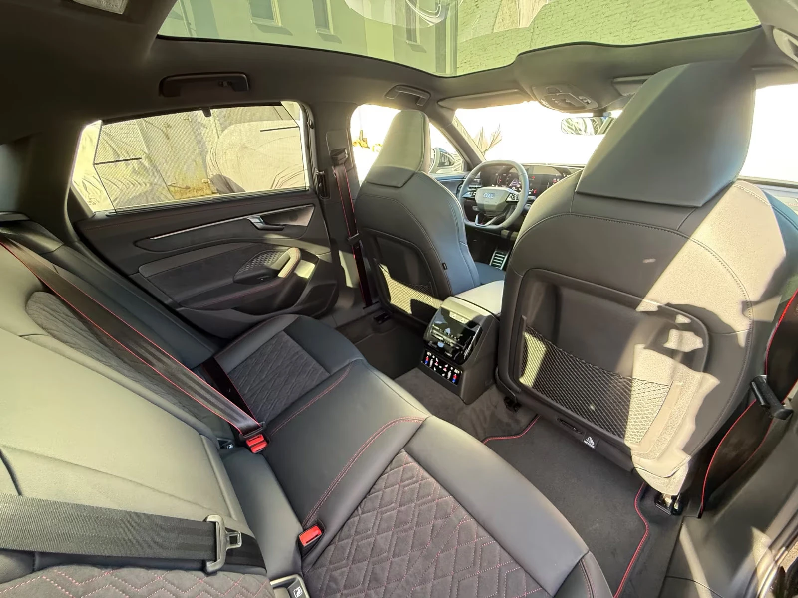 Audi A6 НОВ!2.0TDI/204HP/SLINE/360/PANO/ACC/21/462z, снимка 14 - Автомобили и джипове - 54788302