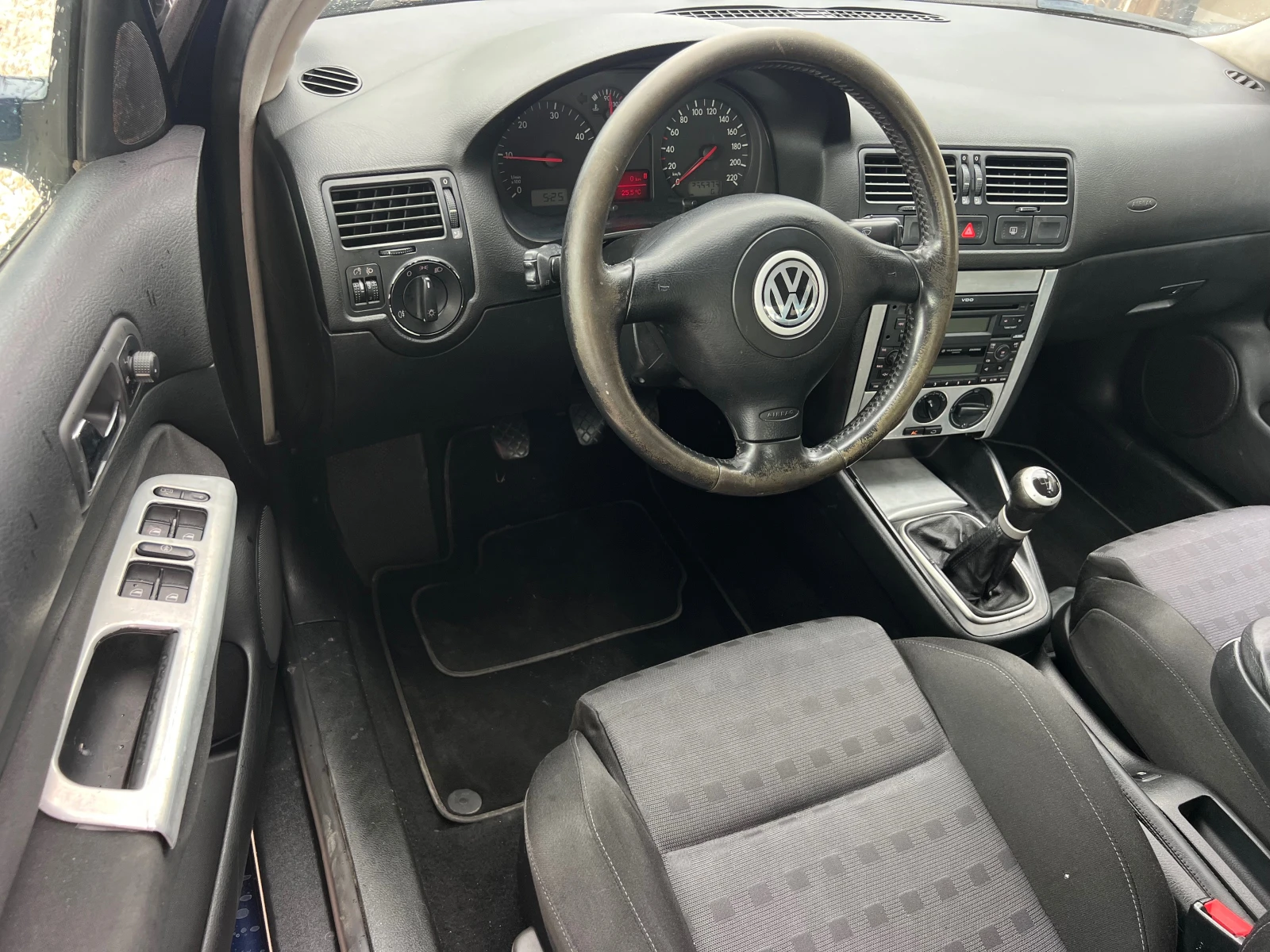 VW Bora 1.9TDI FACELIFT/SEDAN/KLIMATIK/UNIKAT, снимка 9 - Автомобили и джипове - 54806541
