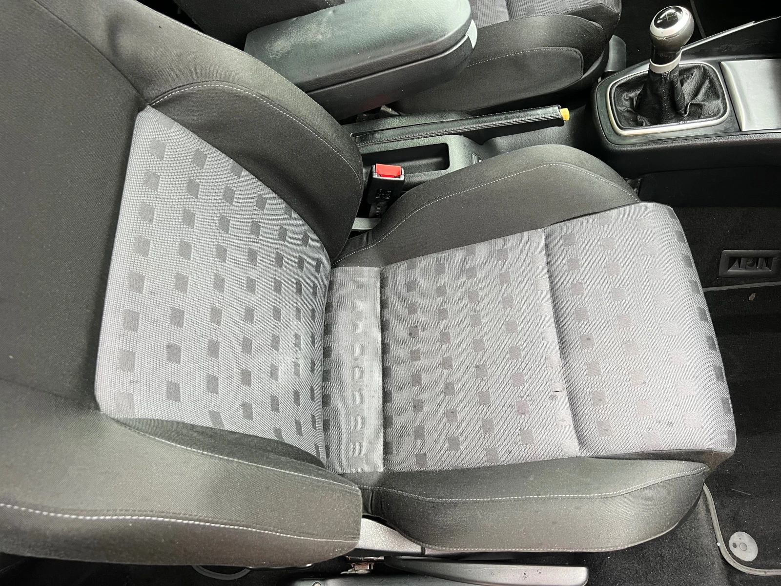 VW Bora 1.9TDI FACELIFT/SEDAN/KLIMATIK/UNIKAT, снимка 14 - Автомобили и джипове - 54806541