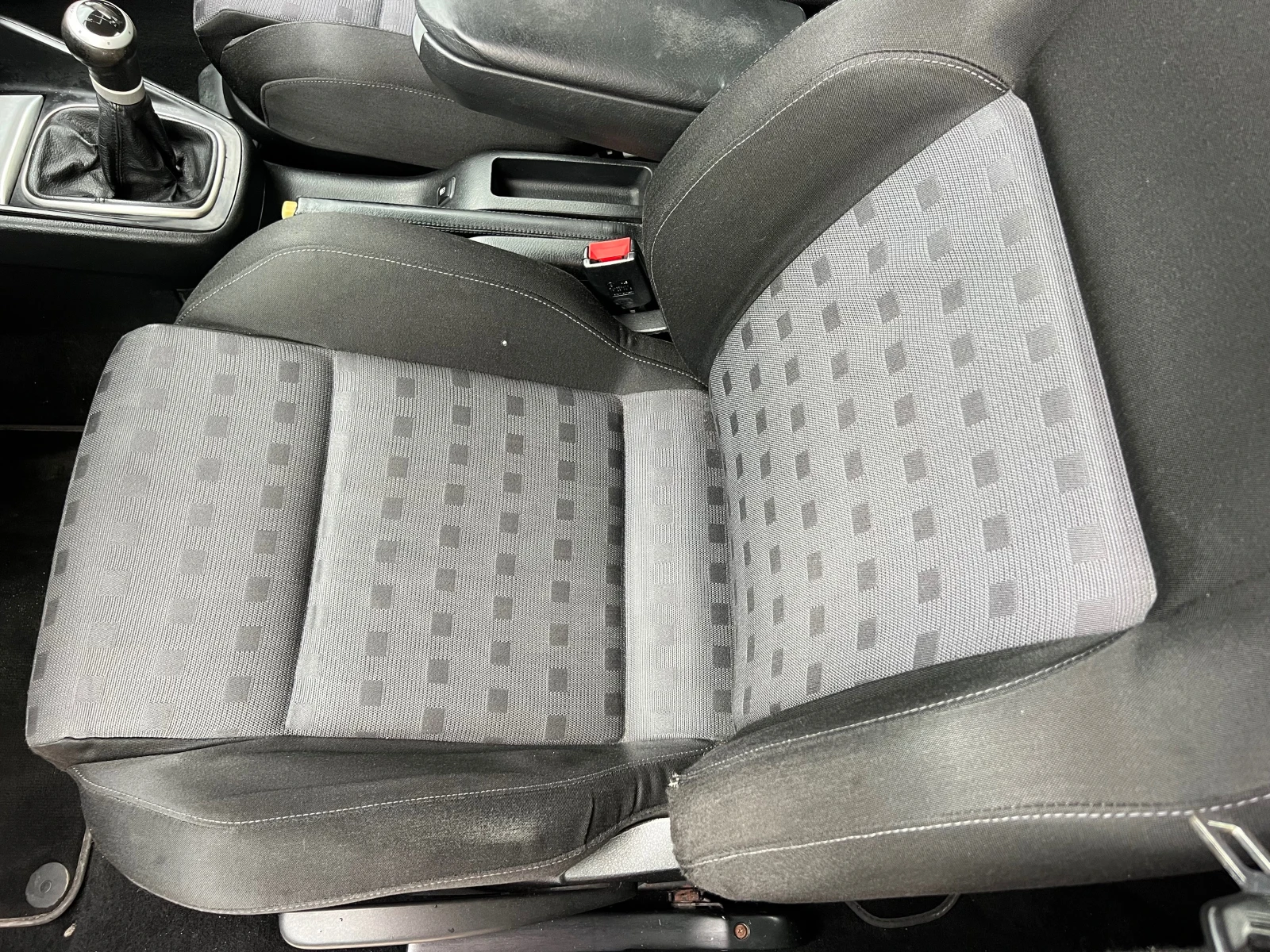 VW Bora 1.9TDI FACELIFT/SEDAN/KLIMATIK/UNIKAT, снимка 11 - Автомобили и джипове - 54806541