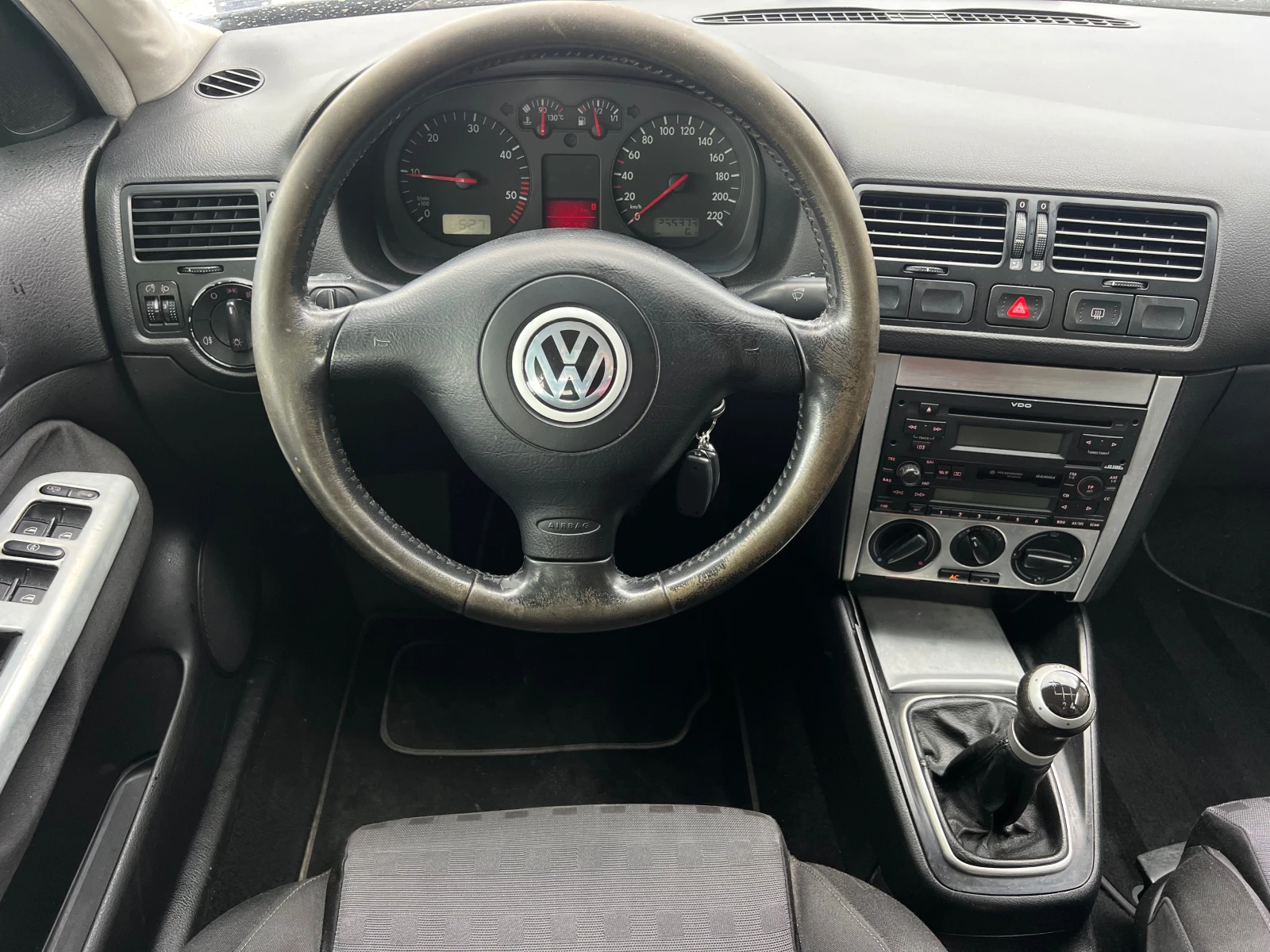 VW Bora 1.9TDI FACELIFT/SEDAN/KLIMATIK/UNIKAT, снимка 16 - Автомобили и джипове - 54806541