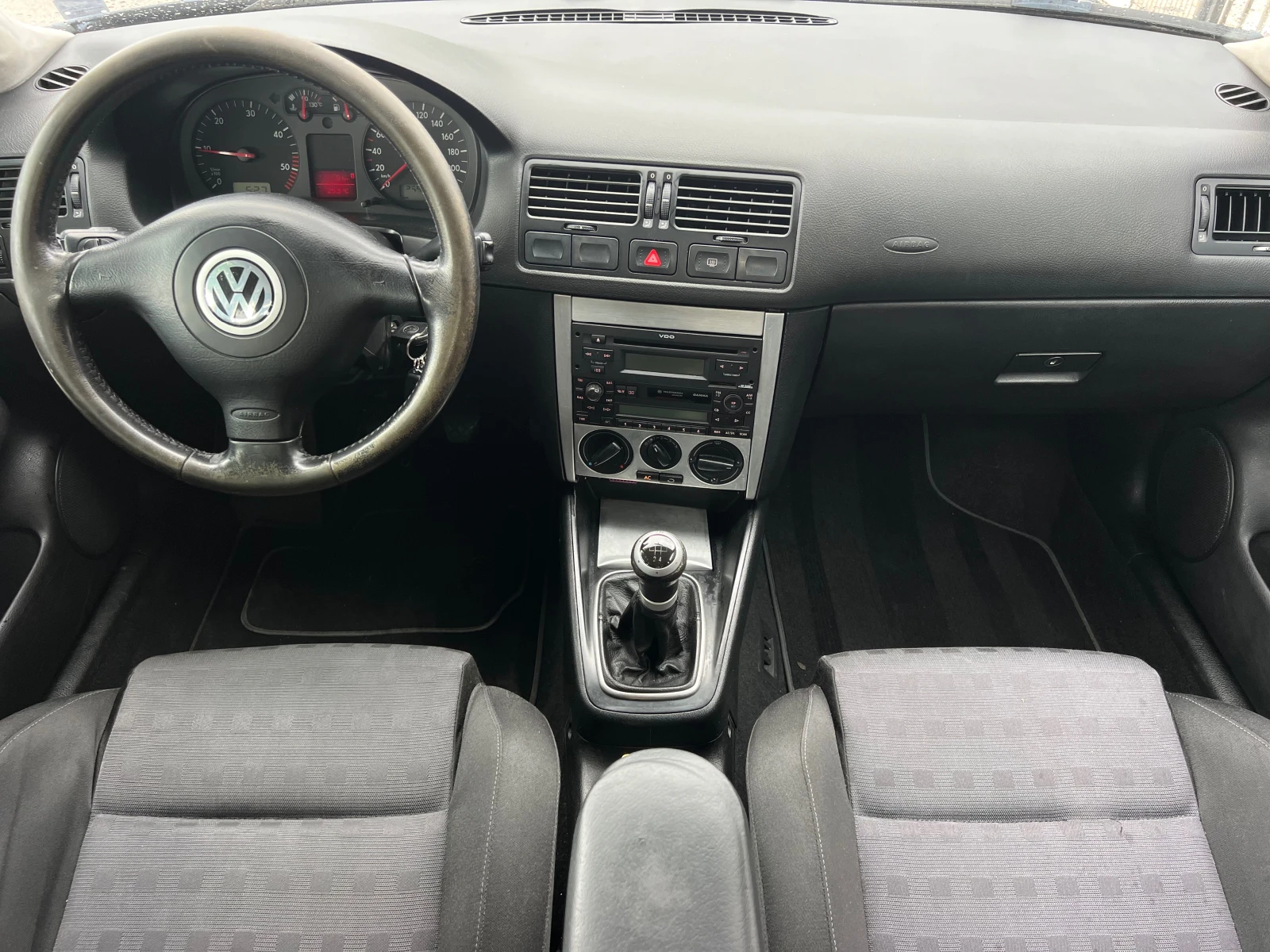 VW Bora 1.9TDI FACELIFT/SEDAN/KLIMATIK/UNIKAT, снимка 15 - Автомобили и джипове - 54806541