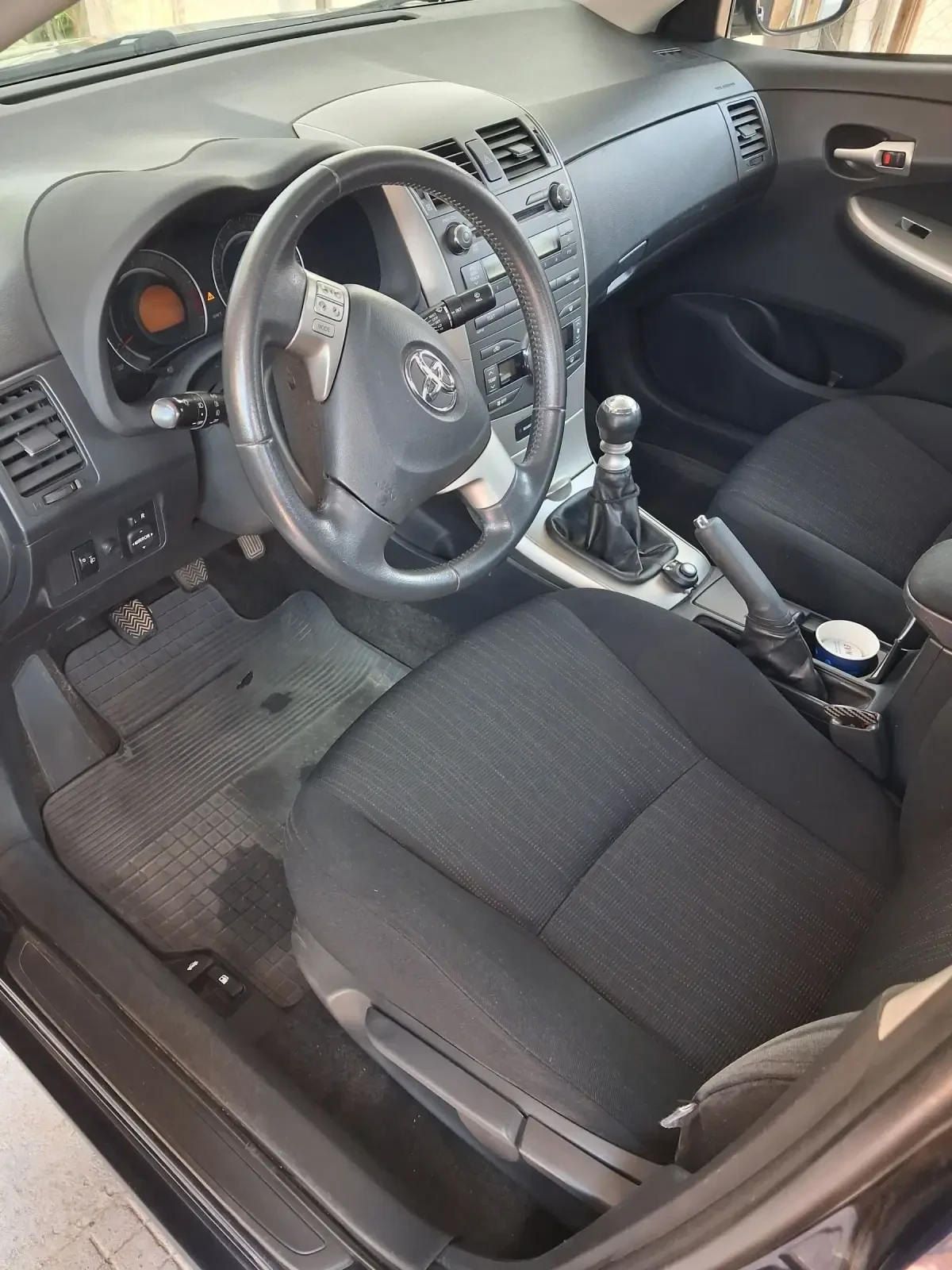 Toyota Corolla 2.0D4D ШЕСТ СКОРОСТИ, снимка 13 - Автомобили и джипове - 54977338