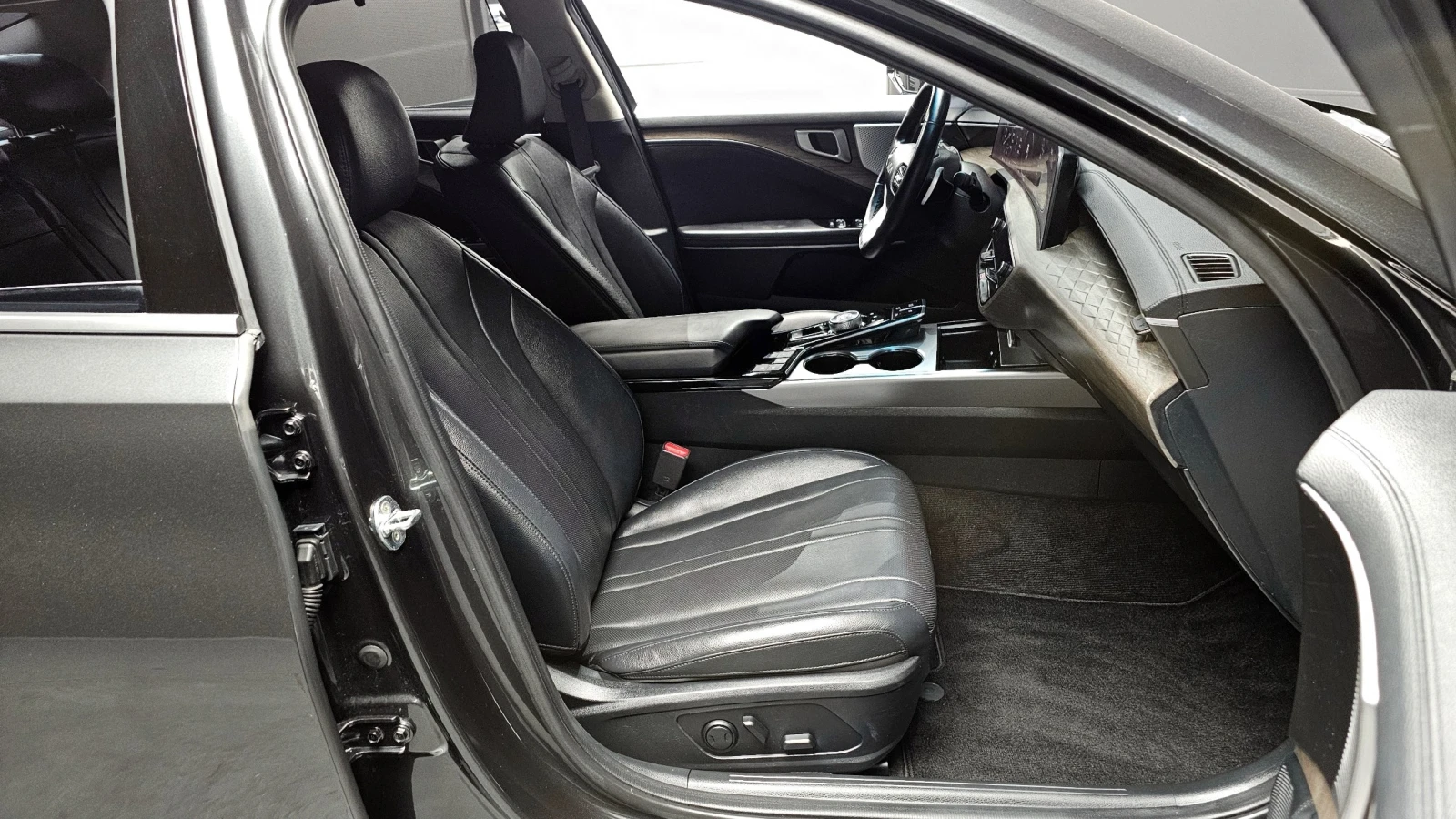 Kia K8 3.5 GDI 4WD Noblesse | HUD | 360  камера | Drive W, снимка 8 - Автомобили и джипове - 55874451