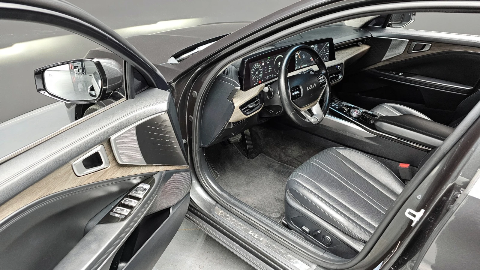 Kia K8 3.5 GDI 4WD Noblesse | HUD | 360  камера | Drive W, снимка 10 - Автомобили и джипове - 55874451
