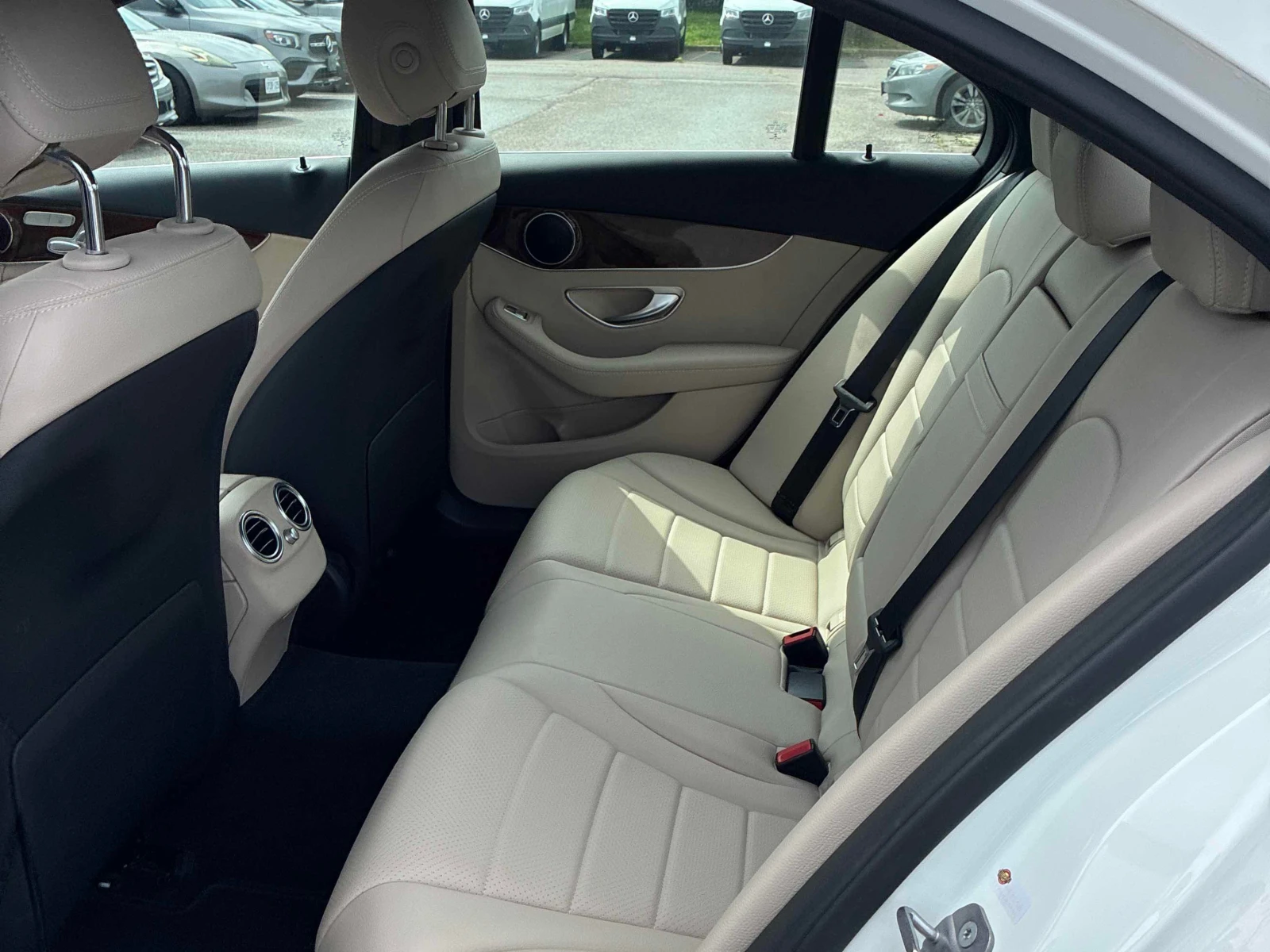 Mercedes-Benz C 300 * CARFAX * ОПЦИЯ ЗА ФИНАНСИРАНЕ , снимка 11 - Автомобили и джипове - 55986608