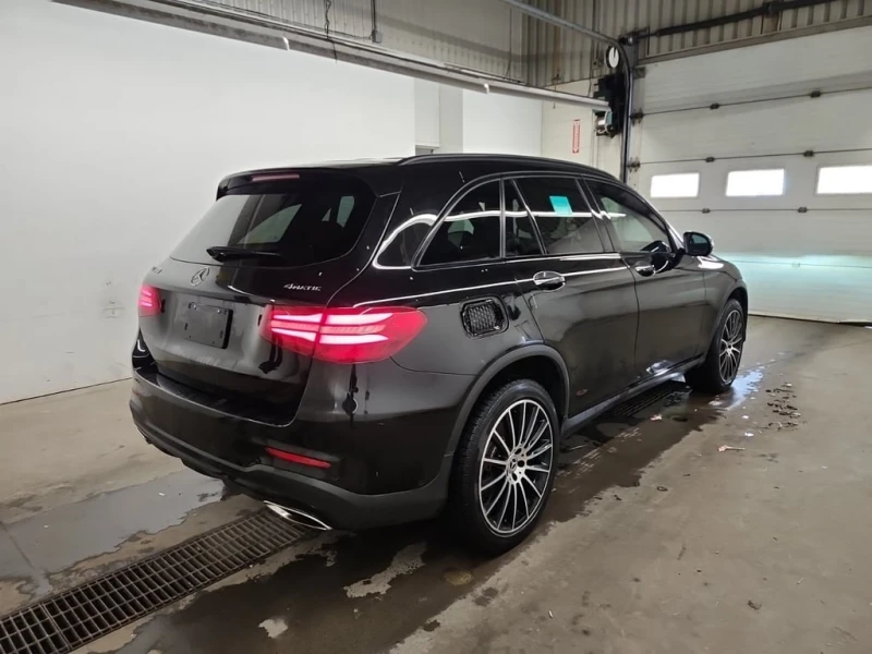 Mercedes-Benz GLC 300 / 360 / PANO / ПОДГРЕВИ / ПАМЕТИ / CARFAX, снимка 3 - Автомобили и джипове - 53249104