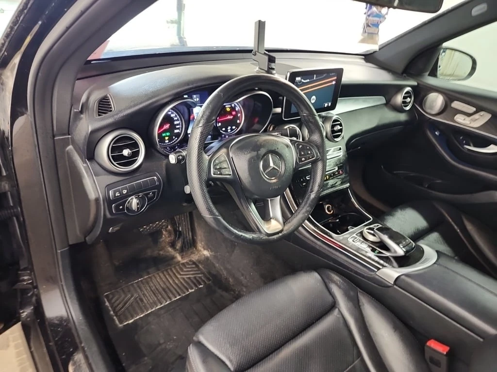 Mercedes-Benz GLC 300 / 360 / PANO / ПОДГРЕВИ / ПАМЕТИ / CARFAX - изображение 10