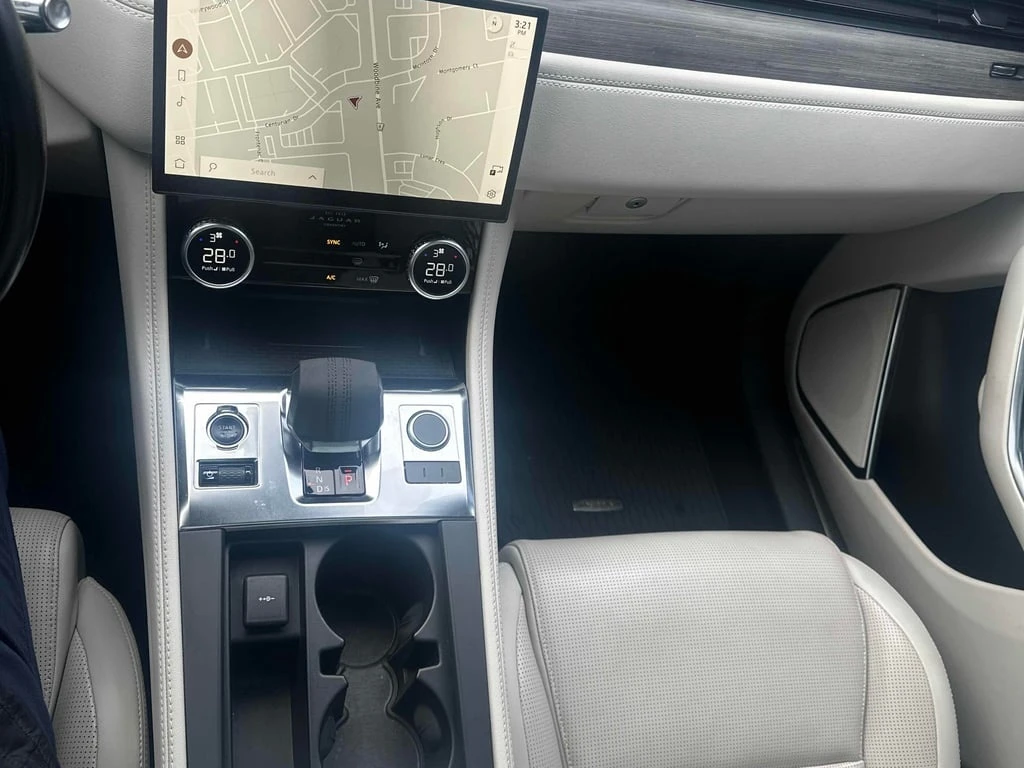 Jaguar F-PACE * P400 R Dynamic S * CARFAX * ЦЕНА ДО БГ - изображение 10