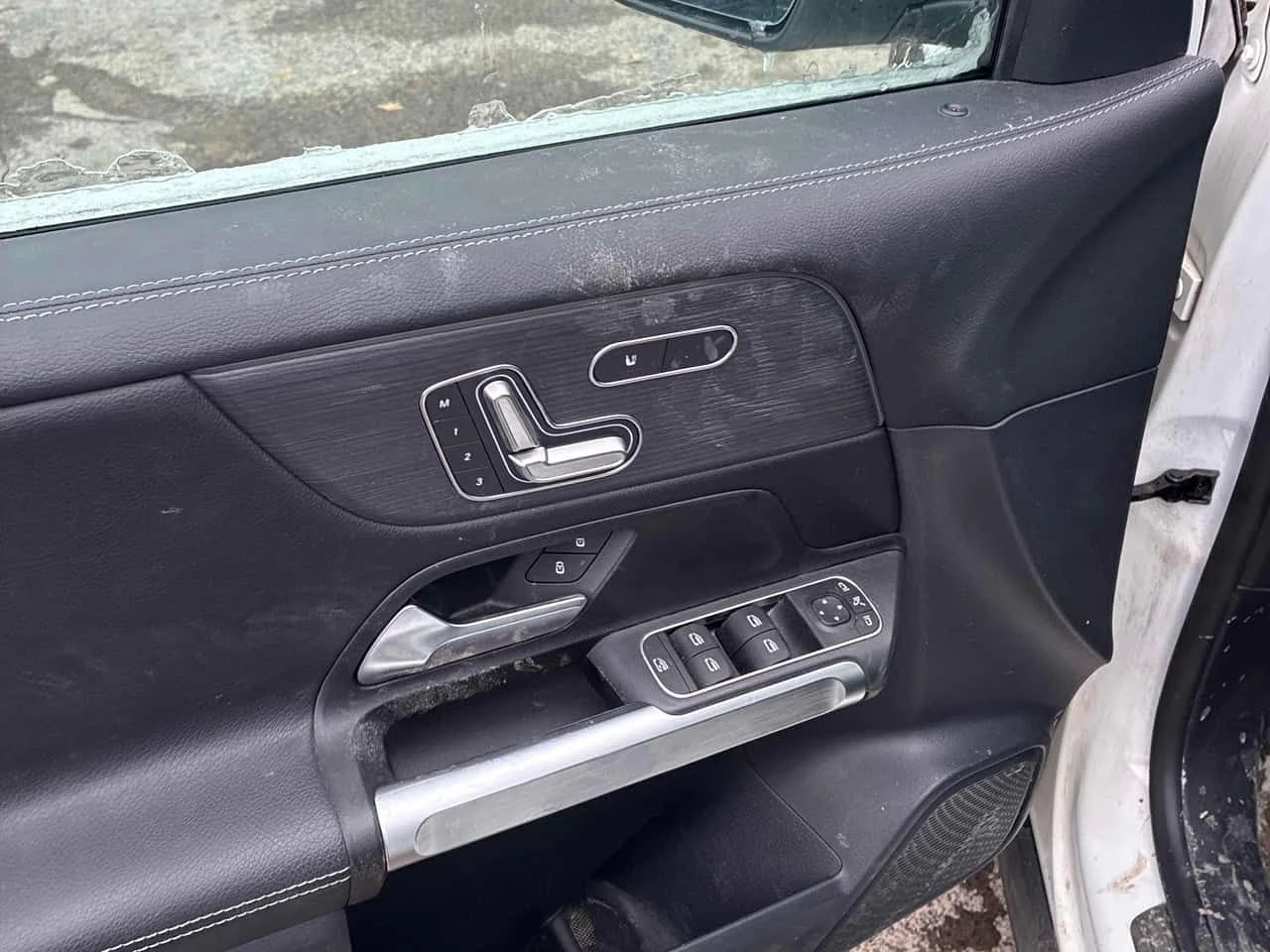 Mercedes-Benz GLB 250/CARFAX/ПАНОРАМА/360 КАМЕРИ, снимка 10 - Автомобили и джипове - 53819597