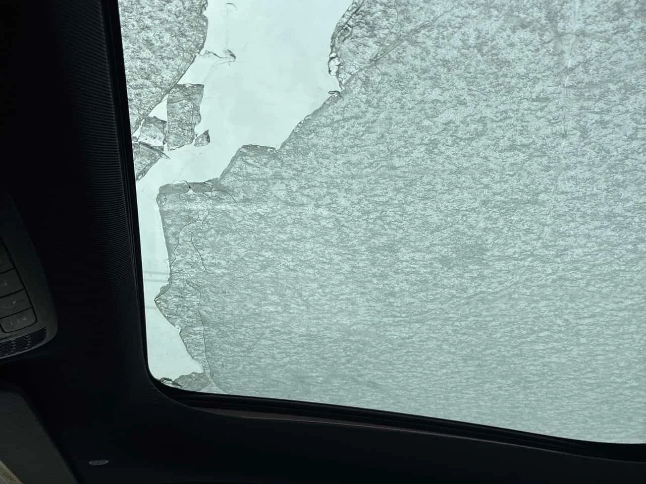 Mercedes-Benz GLB 250/CARFAX/ПАНОРАМА/360 КАМЕРИ, снимка 11 - Автомобили и джипове - 53819597