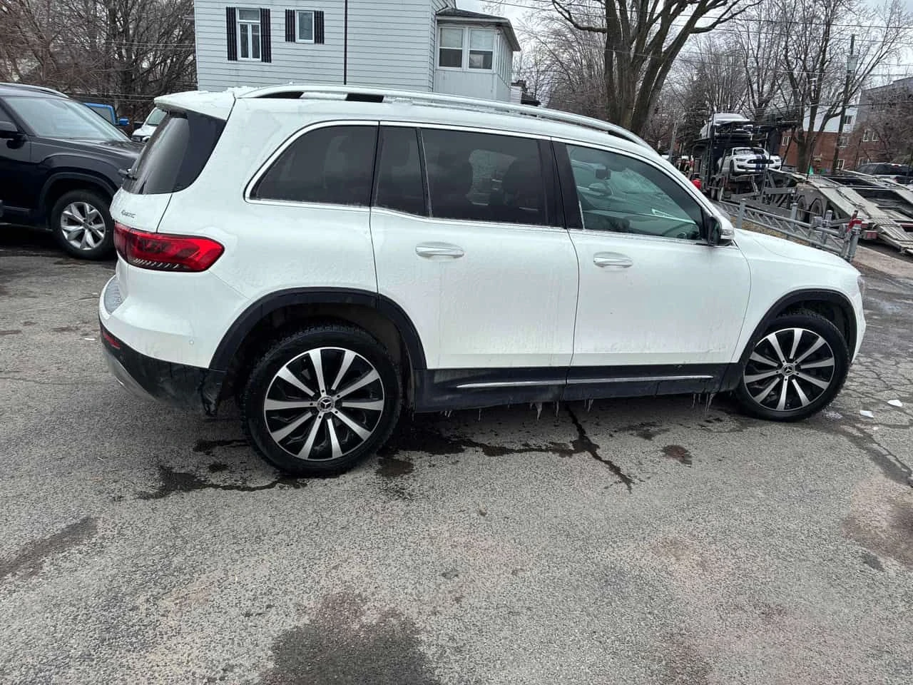 Mercedes-Benz GLB 250/CARFAX/ПАНОРАМА/360 КАМЕРИ, снимка 4 - Автомобили и джипове - 53819597