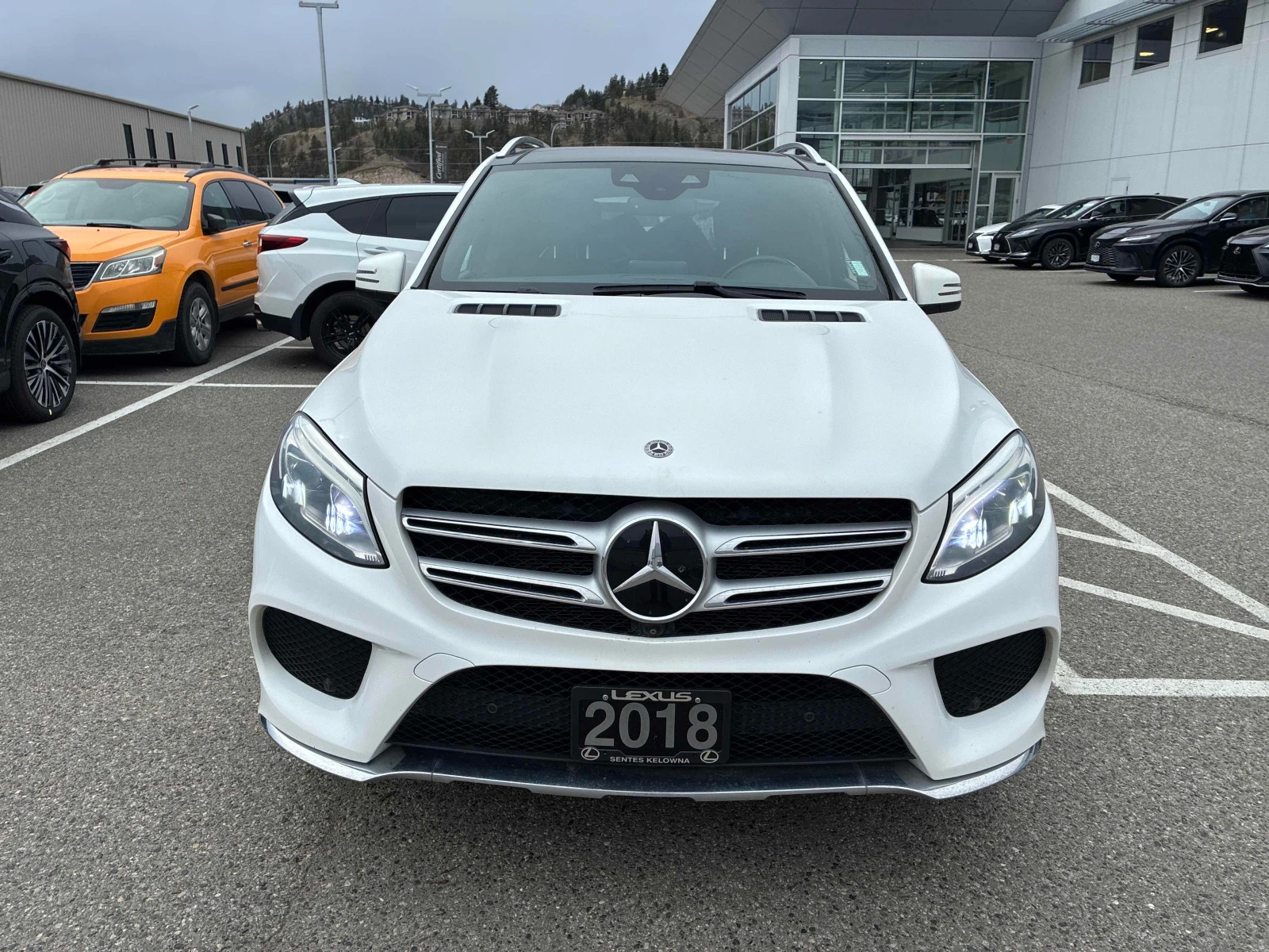 Mercedes-Benz GLE 400 AMG PK/360/HARMAN/ОБДУХ* , снимка 4 - Автомобили и джипове - 53937667