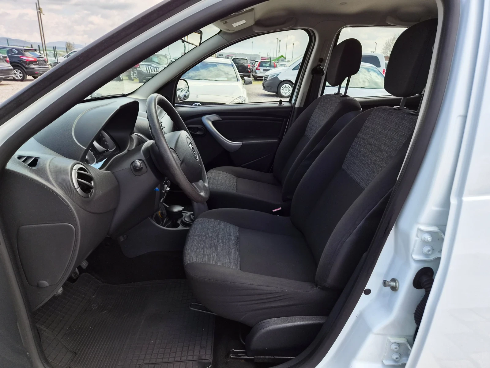 Dacia Duster 1.5DCI 90кс ЕВРО 5 188000 км., снимка 11 - Автомобили и джипове - 54240530