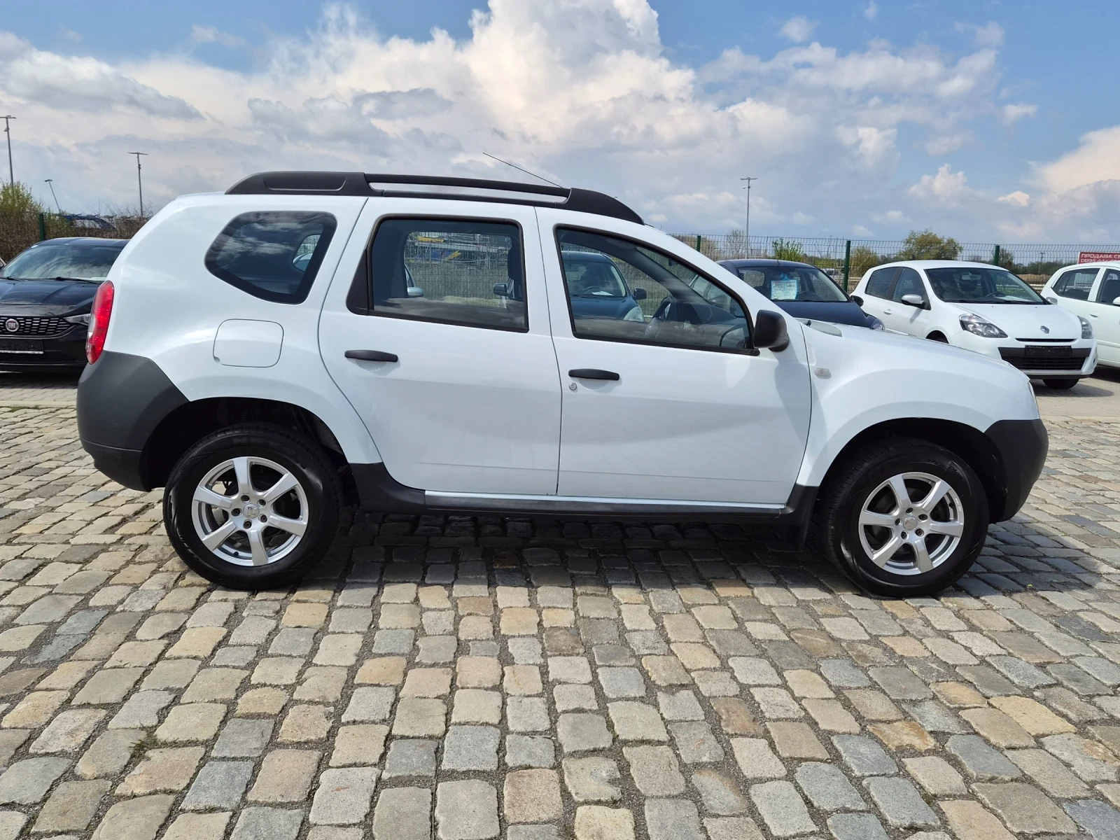 Dacia Duster 1.5DCI 90кс ЕВРО 5 188000 км., снимка 5 - Автомобили и джипове - 54240530