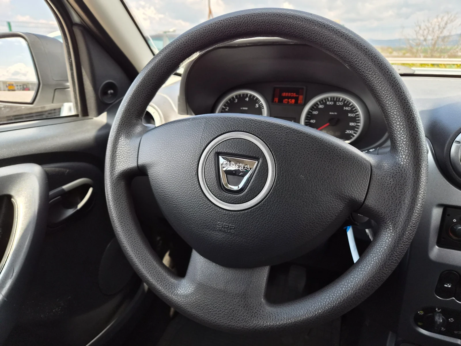 Dacia Duster 1.5DCI 90кс ЕВРО 5 188000 км., снимка 14 - Автомобили и джипове - 54240530