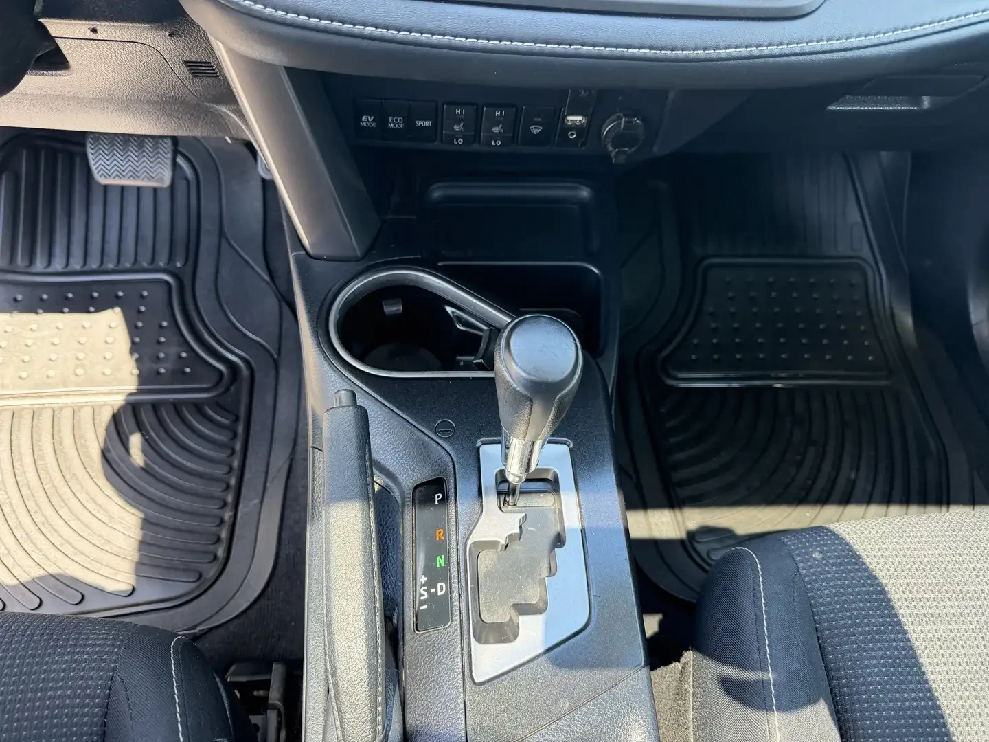 Toyota Rav4 Hybrid XLE, снимка 13 - Автомобили и джипове - 55314569
