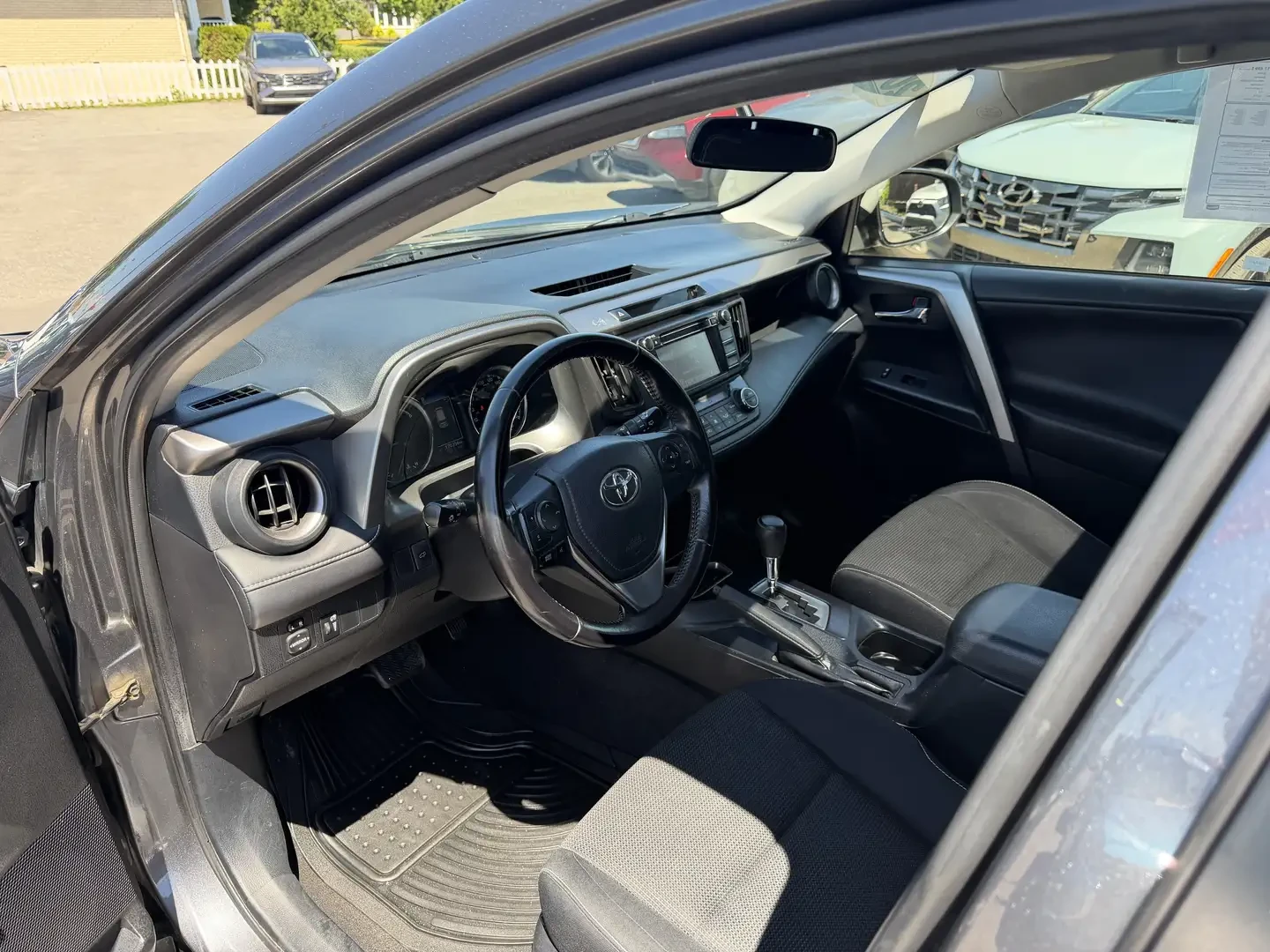 Toyota Rav4 Hybrid XLE, снимка 8 - Автомобили и джипове - 55314569