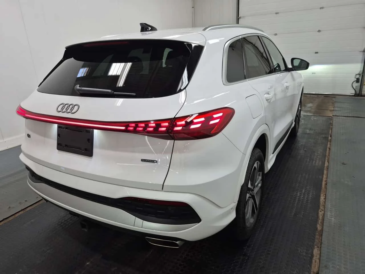 Audi Q5 * 2.0 TFSI QUATTRO * CARFAX * ОПЦИЯ ЗА ФИНАНСИРАНЕ, снимка 3 - Автомобили и джипове - 55526546
