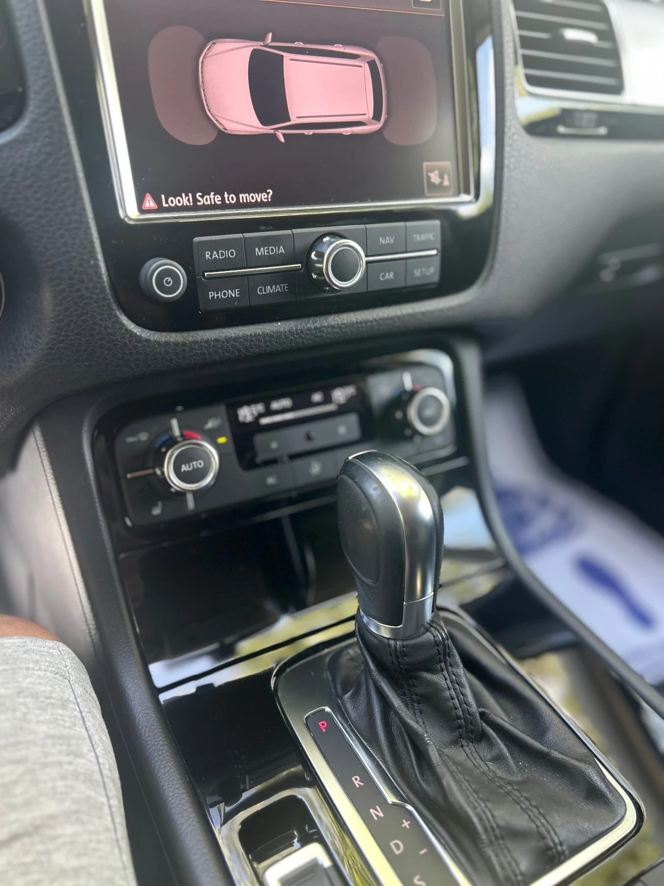 VW Touareg, снимка 8 - Автомобили и джипове - 55875805